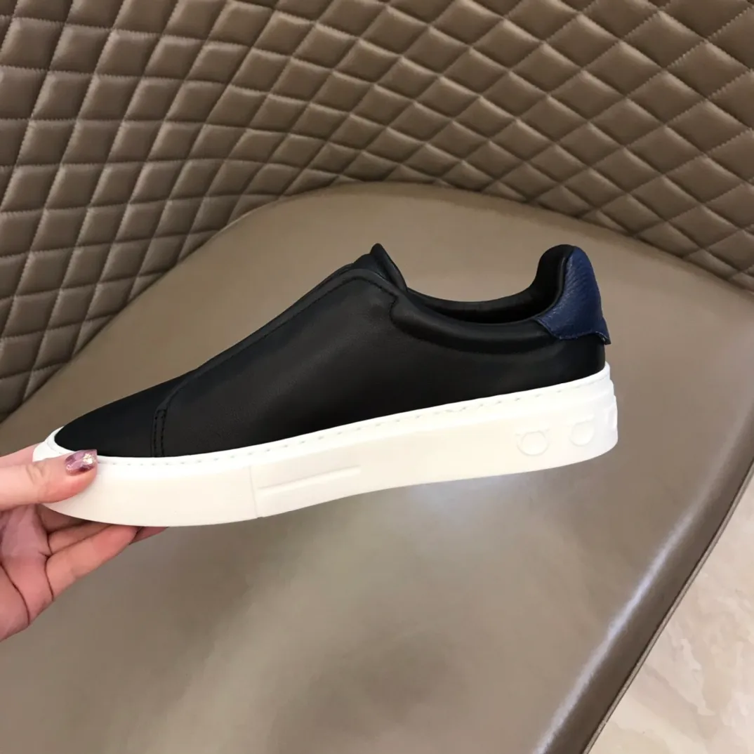 p400【Salvatore Ferraga**】New men's low-top casual shoes! Top-quality cow products, original lasts, made of imported cowhide, first-class texture, first-layer sheepskin lining! Original outsole! The details are exquisite and the style is versatile and upscale! Decorated with a three-dimensional Gancini logo, the back of the tongue and lace-up piping add a pop of color. The high-tech sole features a holographic pattern and Gancini details, making it ideal for a practical yet stylish everyday look. Code number 38-44 (45 can be customized)